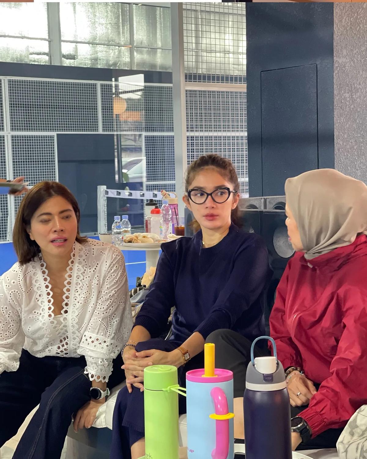 Dikenal Hobi Lari, Begini Jawaban Ussy Sulistiawaty Saat Diajak Main Padel