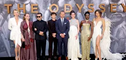 (Dari kiri ke kanan) Charlize Theron, Samantha Morton, John Leguizamo, Tom Holland, Matt Damon, Anne Hathaway, Lupita Nyong'o, dan Zendaya menghadiri pemutaran perdana "The Odyssey" yang dipersembahkan oleh Universal Pictures pada 14 Juli 2026 di New York City. (Mike Coppola/Getty Images for Universal Pictures/AFP)