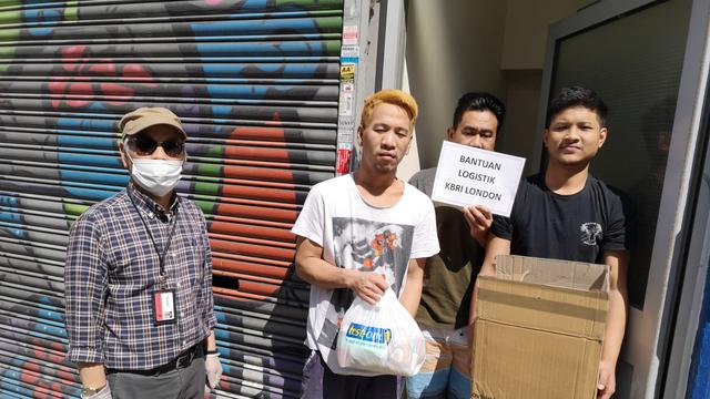 KBRI London memberikan bantuan bagi para WNI terdampak Virus Corona COVID-19. (Dok: KBRI London)