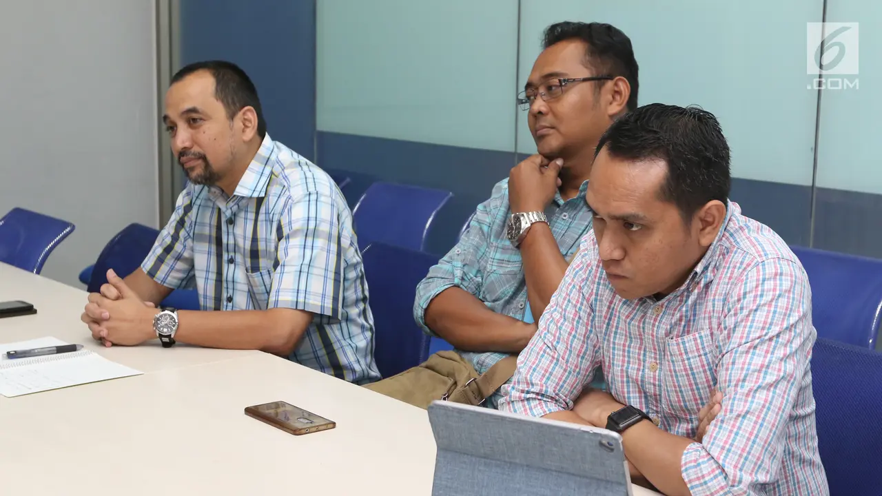 CEO PT LIB Risha Adi Wijaya (kanan) dan COO PT LIB Tigor Silam Boboi