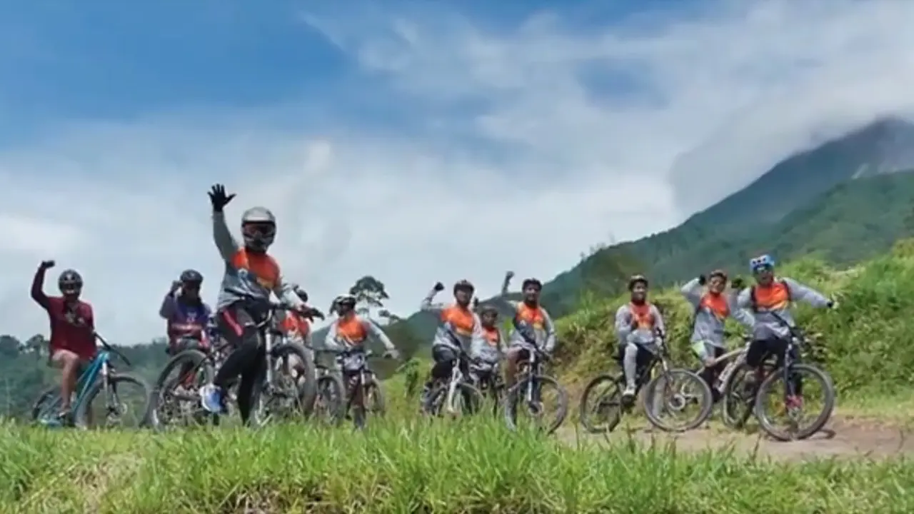 Bersepeda Menelusuri Jalur Klangon Merapi Bersama Pecinta Sepeda Gunung. sumberfoto: klaten tv