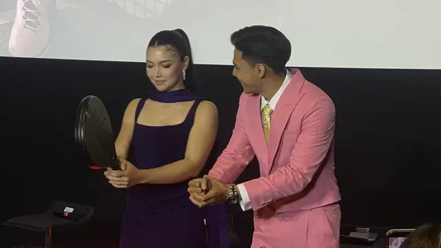 Angela Gilsha dan Cakrawala Airawan dalam konferensi pers Vidio Original Series Main Belakang yang dihelat di Jakarta, Selasa (20/10/2026). (Liputan6.com/Nola Vemiliana)