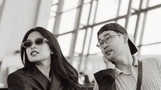 Jesse Choi bersama Maudy Ayunda di bandara. [@jessechoi_]