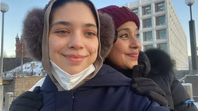 7 Potret Ayu Azhari dan Keluarga Cari Makanan Halal saat Tahun Baru di Finlandia