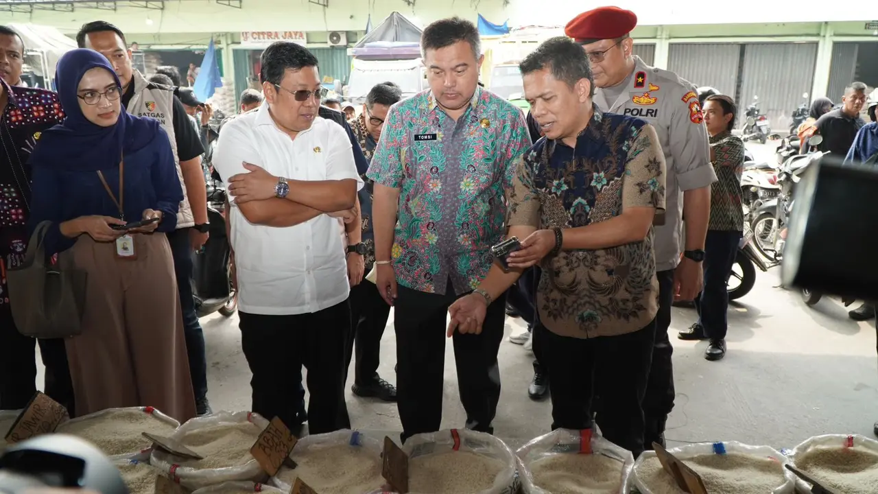 Kepala Badan Pangan Nasional (NFA) Arief Prasetyo Adi melakukan kunjungan Pasar Induk Beras Cipinang (PIBC)