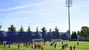 Para pemain Atletico Madrid mengambil bagian dalam sesi latihan di tempat latihan klub di Majadahonda (27/9/2021). Atletico Madrid akan bertanding melawan AC Milan pada grup B Liga Champions di San Siro. (AFP/Javier Soriano)