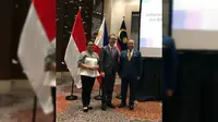 (dari kiri ke kanan) Menteri Luar Negeri Indonesia, Filipina, dan Malaysia; Retno Marsudi, Alan Peter Cayetano, dan Anifah Aman saat pertemuan Trilateral di Manila, 12 November 2017 (Sumber: Kemlu RI)