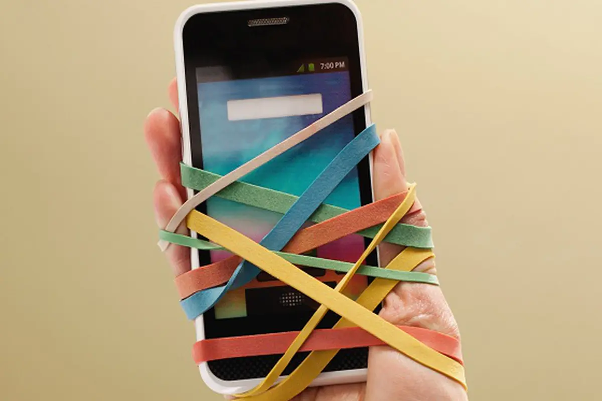 Tak Bisa Lepas dari Smartphone? Coba 3 Barang Unik Ini
