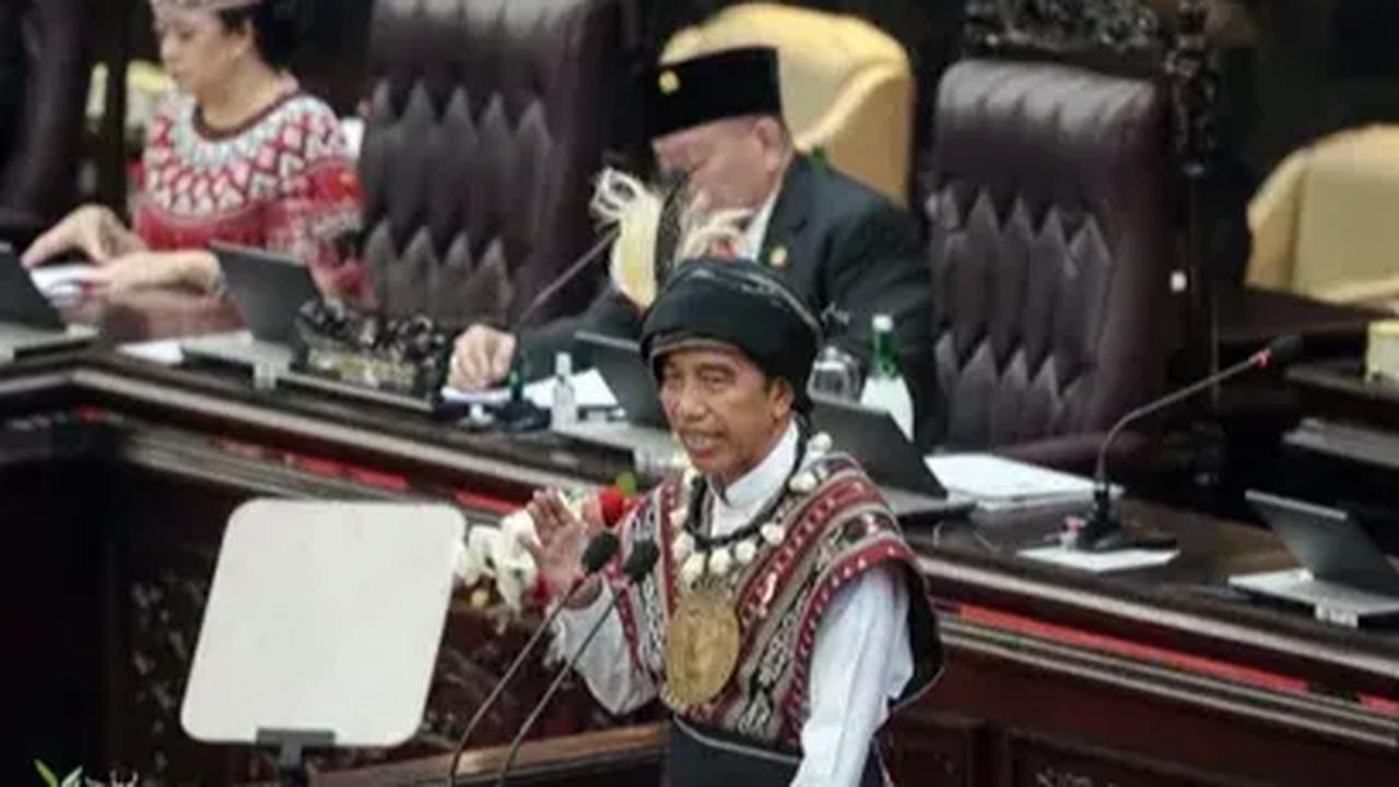 Dia menegaskan bukan lurah tetapi Presiden Republik Indonesia. Sentilan keras itu disampaikan Jokowi ketika membahas Capres dan Cawapres dalam sidang Tahunan MPR/DPR/DPD.