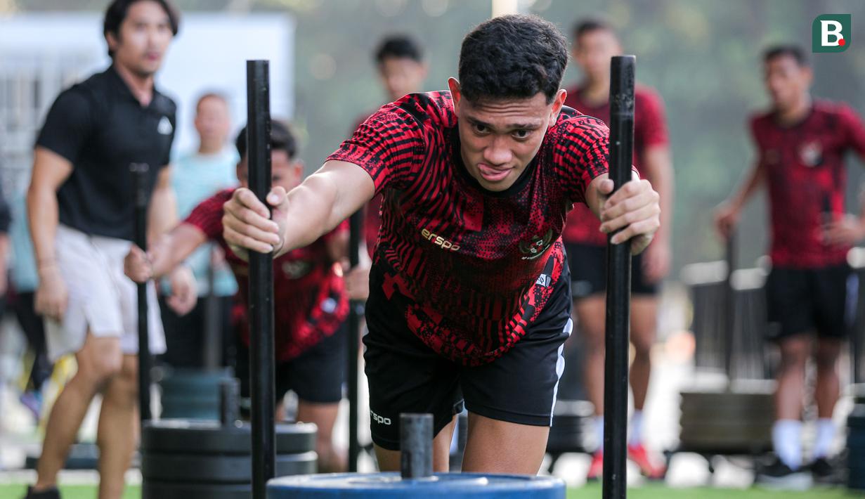 <p>Sejumlah pemain Timnas Indonesia U-20 melakukan latihan fisik di GBK Empire Fit Club, Senayan, Jakarta, Rabu (15/05/2024). (Bola.com/Bagaskara Lazuardi)</p>