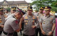Momen Haru saat Seluruh Personel Mengantarkan Brigjen Sabilul Alif Meninggalkan Polda Banten