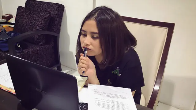 Potret Transformasi Prilly Latuconsina