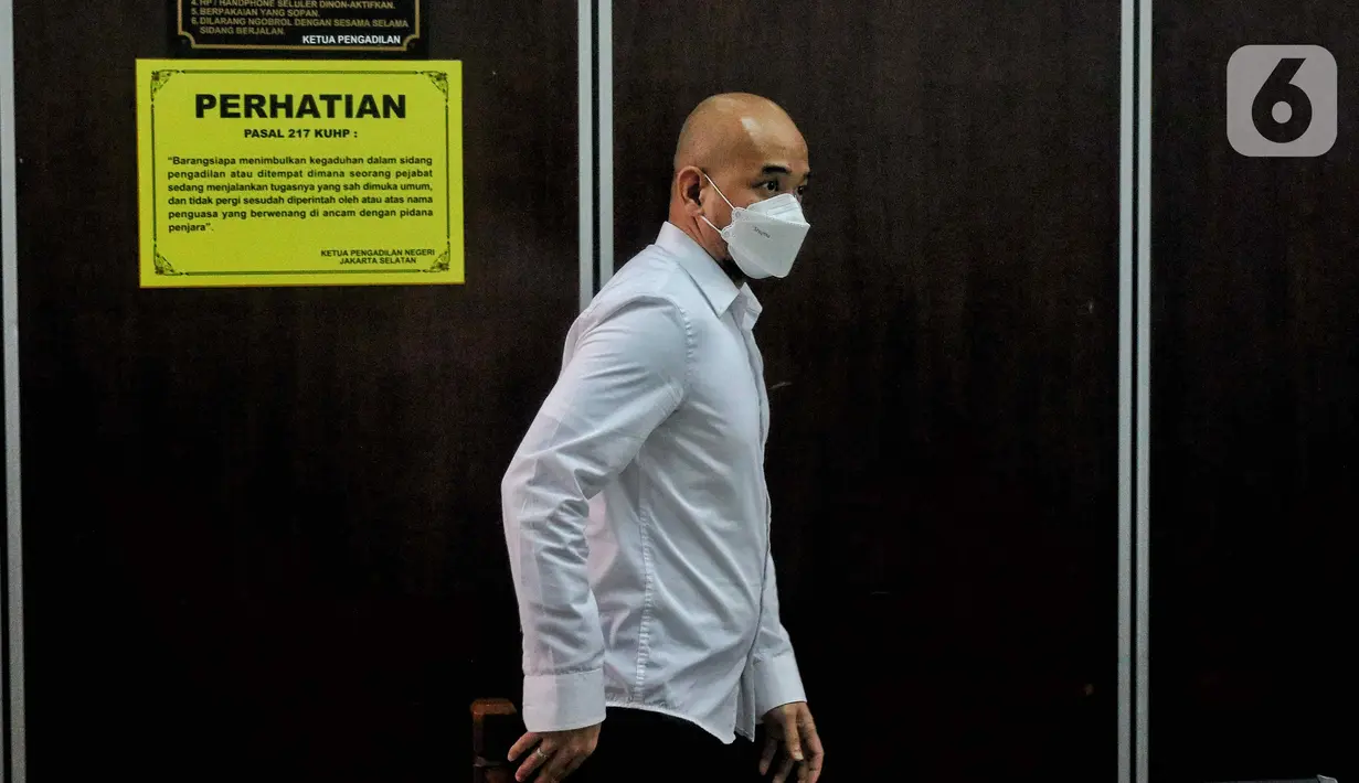 Suasana sidang putusan sela dengan terdakwa Baiquni Wibowo dalam perkara kasus obstruction of justice atau perintangan penyidikan dalam kasus pembunuhan Brigadir J di PN Jakarta Selatan, Kamis (10/11/2022). Majelis Hakim memutuskan menolak eksepsi yang diajukan Baiquni Wibowo  dan melanjutkan proses pengadilan terhadap dirinya dengan mengagendakan pemeriksaan saksi. (Liputan6.com/Angga Yuniar)