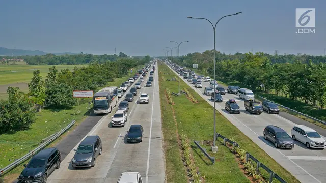 H-4 Lebaran, Pemudik Memadati Ruas Jalan Tol Cikopo Palimanan