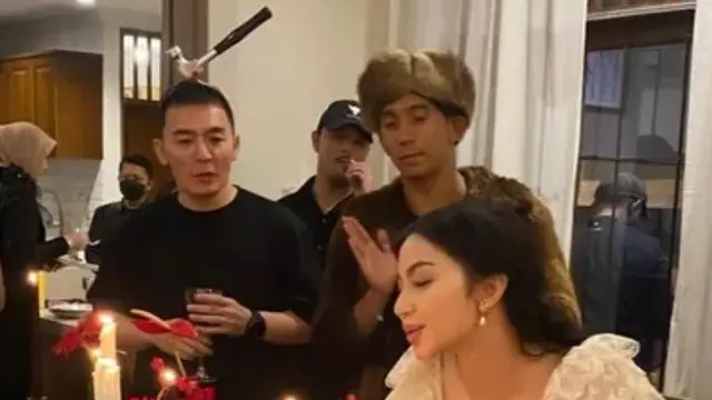 Ariel Tatum Rayakan Ulang Tahun ke-29 dengan gaun lace. [@arieltatum]