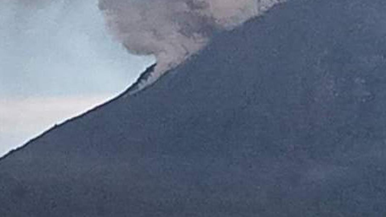 Terdampak Abu Vulkanik Gunung Lewotobi Laki-Laki, Bandara Gewayantana Flores Timur Ditutup