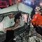 Dramatis, Suami Istri Terjepit Mobil Usai Tabrak Truk