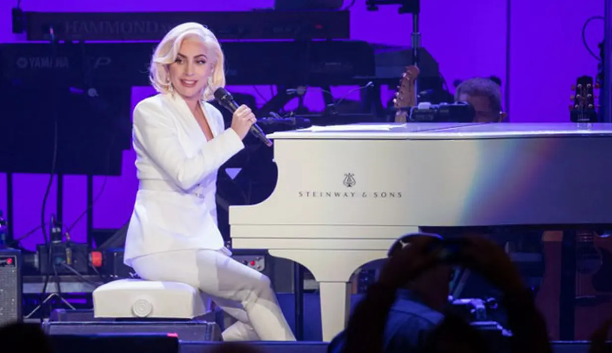 Seperti para selebriti  dan tokoh lainnya, Lady Gaga kini hadir di Madame Tussauds, di berbagai negara. Namun keberadaan Lady Gaga justru mengundang opini publik yang tak mengenakan. (AFP/Jim Chapin)