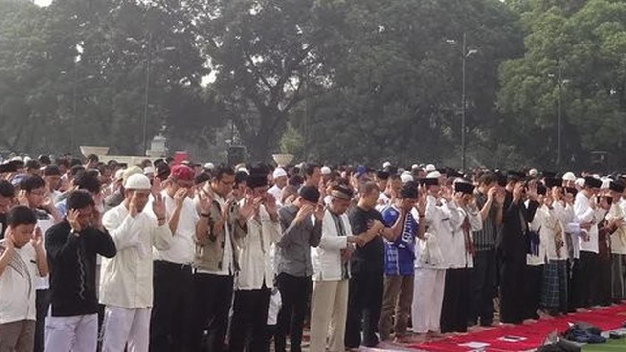 Ratusan warga Bandung gelar salat minta hujan untuk korban asap