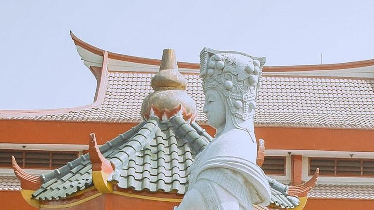 <b>5. Klenteng Tjoe Hwie Kiong</b>