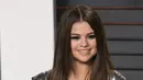 Banyak publik yang mengira bahwa Selena Gomez jarang tampil di televisi karena mengalami vakum, namun berita itu ditepis oleh Selena. Menurut Selena, ia harus menjalani kemoterapi dan istirahat demi kondisinya agar membaik. (AFP/Bintang.com)