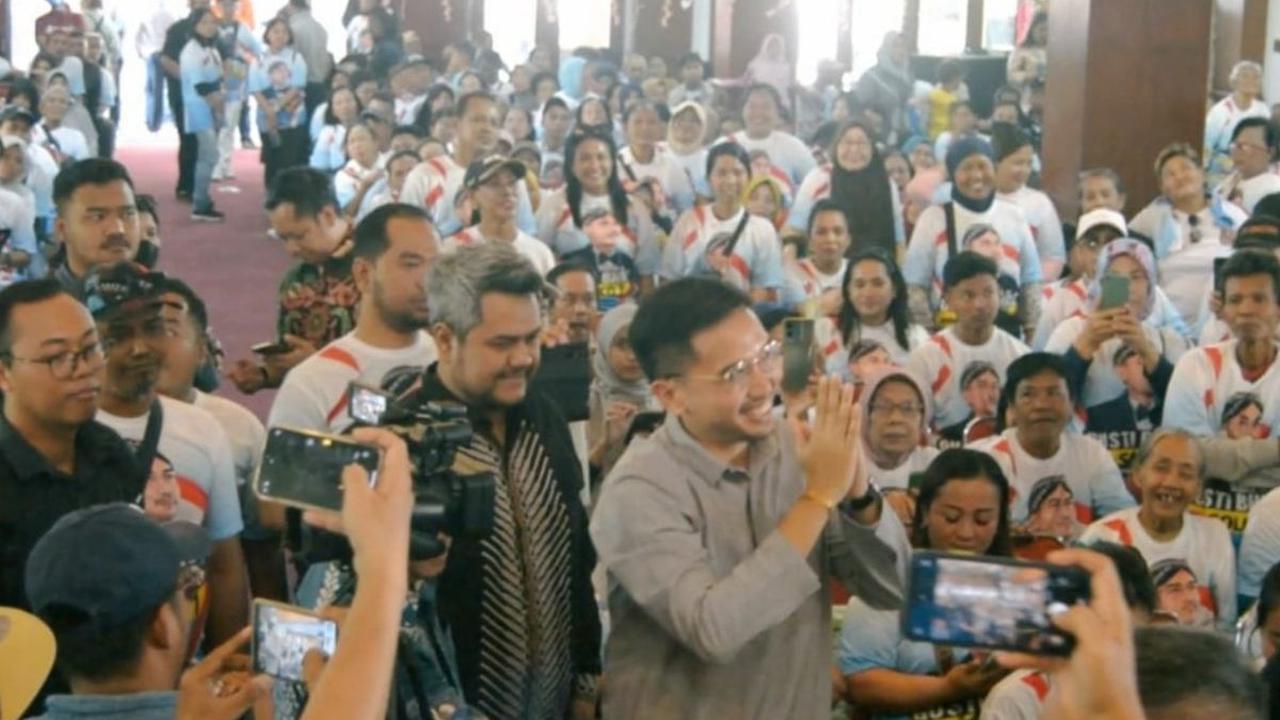 Ribuan warga Solo antusias mendeklarasikan dukungan mereka kepada Pengageng Praja Mangkunegaran, Kanjeng Gusti Pangeran Adipati Arya (KGPAA) Mangkunegara X Bhre Cakrahutomo Wira Sudjiwo, yang lebih dikenal sebagai Gusti Bhre, untuk maju sebagai bakal calo
