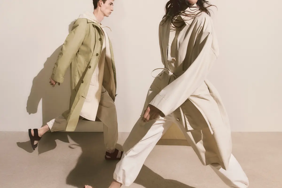 Koleksi Busana Modern dari Uniqlo x Christophe Lemaire yang Ringan dan Penuh Kebebasan