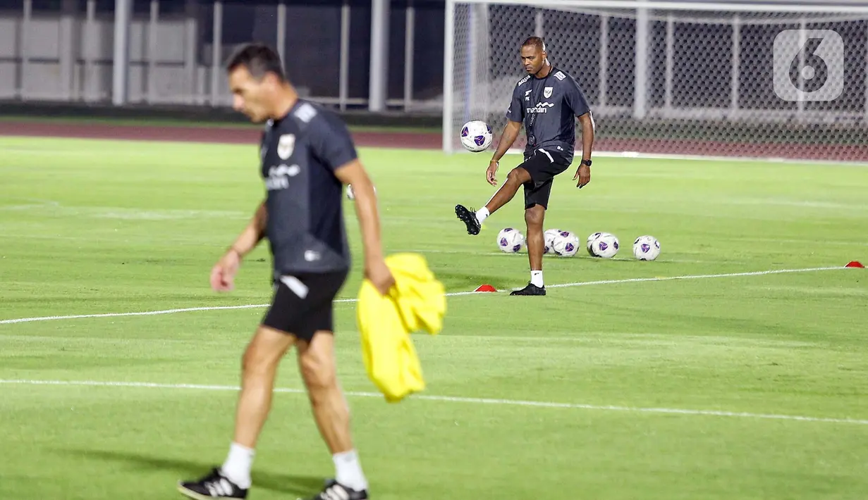 Dalam pemusatan latihan di Bali pada 26-31 Mei 2025, pelatih timnas Indonesia Patrick Kluivert diketahui mulai mematangkan sisi taktikal tim, salah satunya dengan mengasah bola mati. (Liputan6.com/Angga Yuniar)