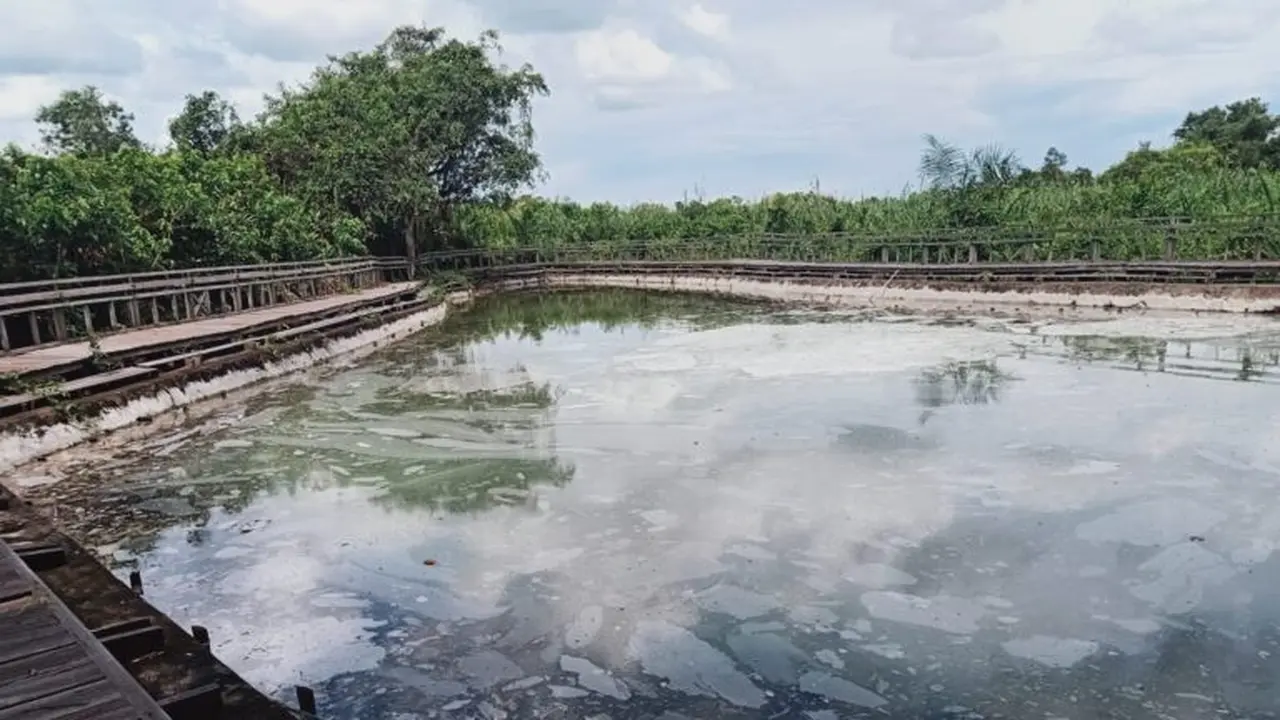 Danom Layong wisata yang laik dikunjungi di Kabupaten Paser.