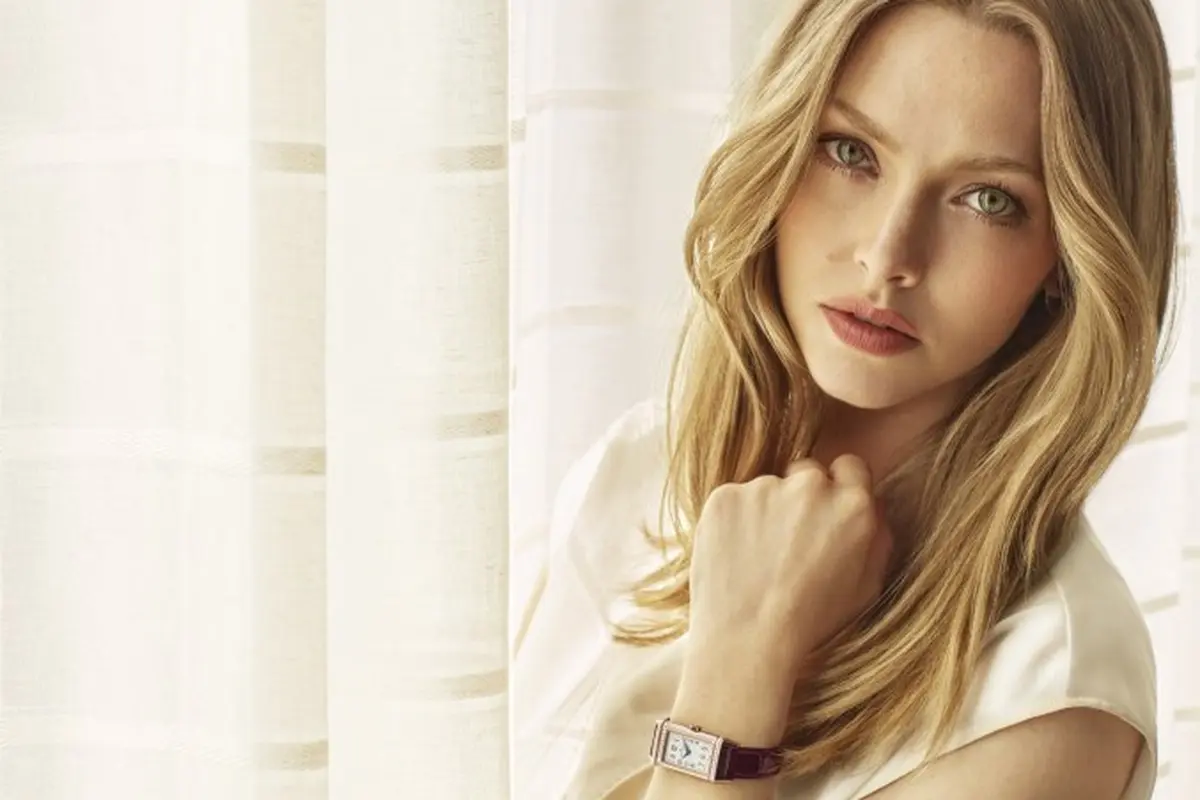 Koleksi Jam Tangan Elegan Pilihan Amanda Seyfried untuk Temani Setiap Outfit