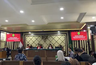 Direktur Utama (Dirut) PT Aplikasi Karya Anak Bangsa (PT AKAB)/PT GoTo periode 2015-2023 Andre Sulistyo membantah mantan Menteri Pendidikan, Kebudayaan, Riset, dan Teknologi (Mendikbudristek) Nadiem Makarim tercatat sebagai pemilik manfaat sesungguhnya atau beneficial owner PT AKAB dan PT GoTo. (Liputan6.com/Devira Prastiwi)