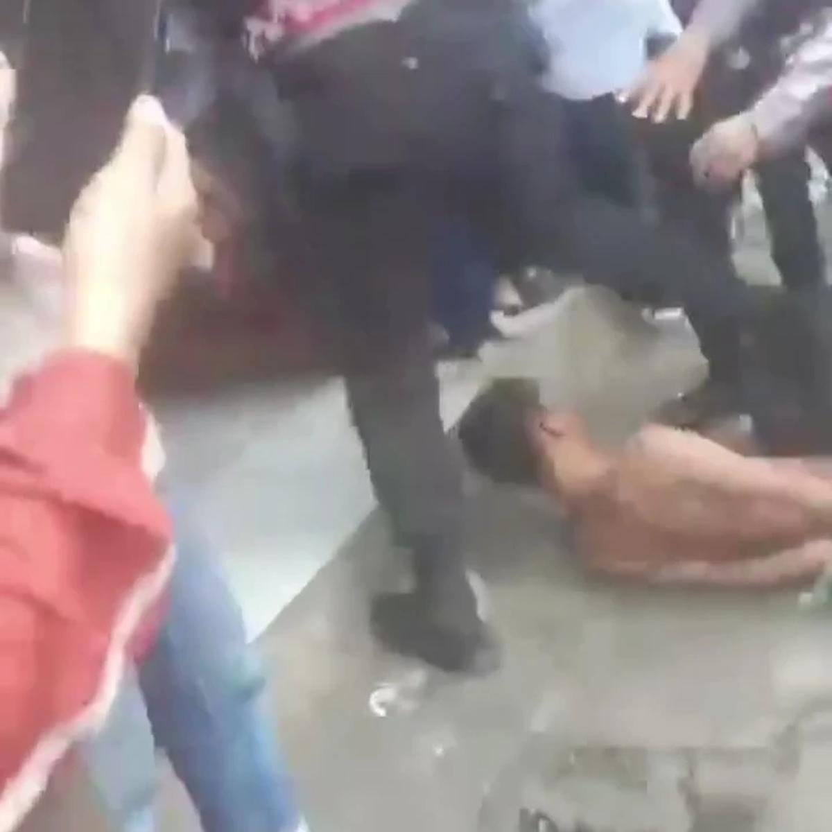 Viral Polisi Injak Kepala Terduga Pelaku Pencabulan di Pasar