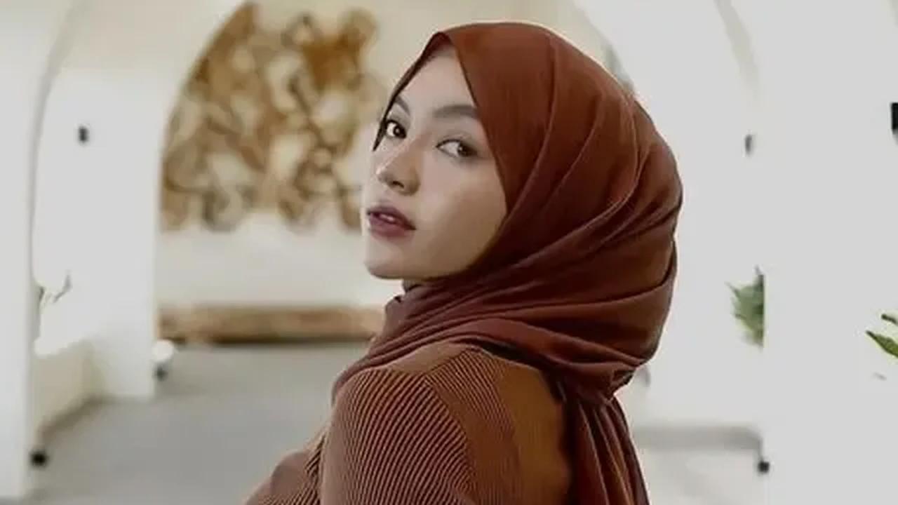 "Keterangan daripada ahli ya, ada ahli termasuk dari rencana kami juga akan minta dari Majelis Ulama Indonesia apakah itu masuk kategori tindakan atau perbuatan mengarah kepada pornografi,"