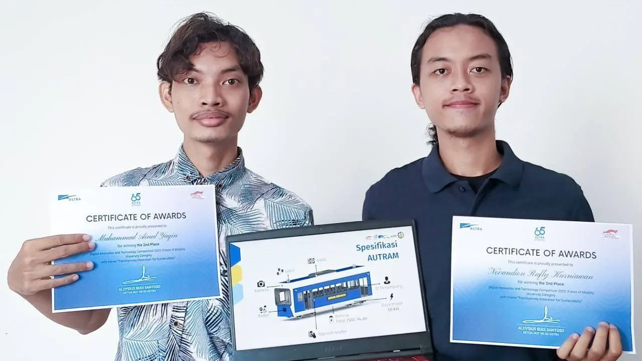 Rancang trem tanpa pengemudi.