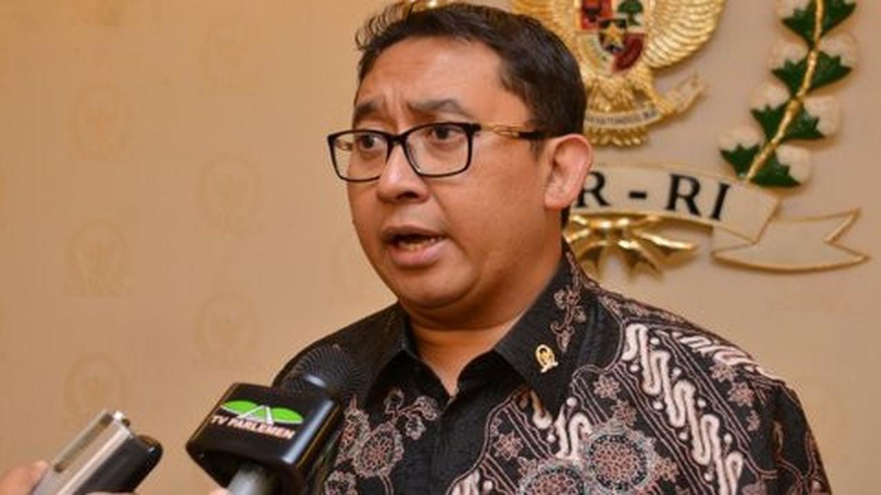 Fadli Zon serahkan topi dan dasi pemberian Trump ke KPK