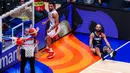 <p>Pebasket Prancis, Evan Fournier terjatuh saat melihat bola ketika melakukan tripoin pada laga Grup H Piala Dunia FIBA 2023 melawan Lebanon di Indonesia Arena, Senayan, Jakarta, Selasa (29/08/2023). (Bola.com/Bagaskara Lazuardi)</p>