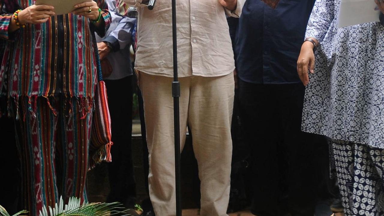 Pernyataan sikap tersebut dituangkan dalam 'Seruan Ciputat' yang dibacakan oleh Guru Besar Ilmu Politik UIN Syarif Hidayatullah Jakarta Saiful Mujani.&nbsp;Foto: Merdeka.com/Arie Basuki