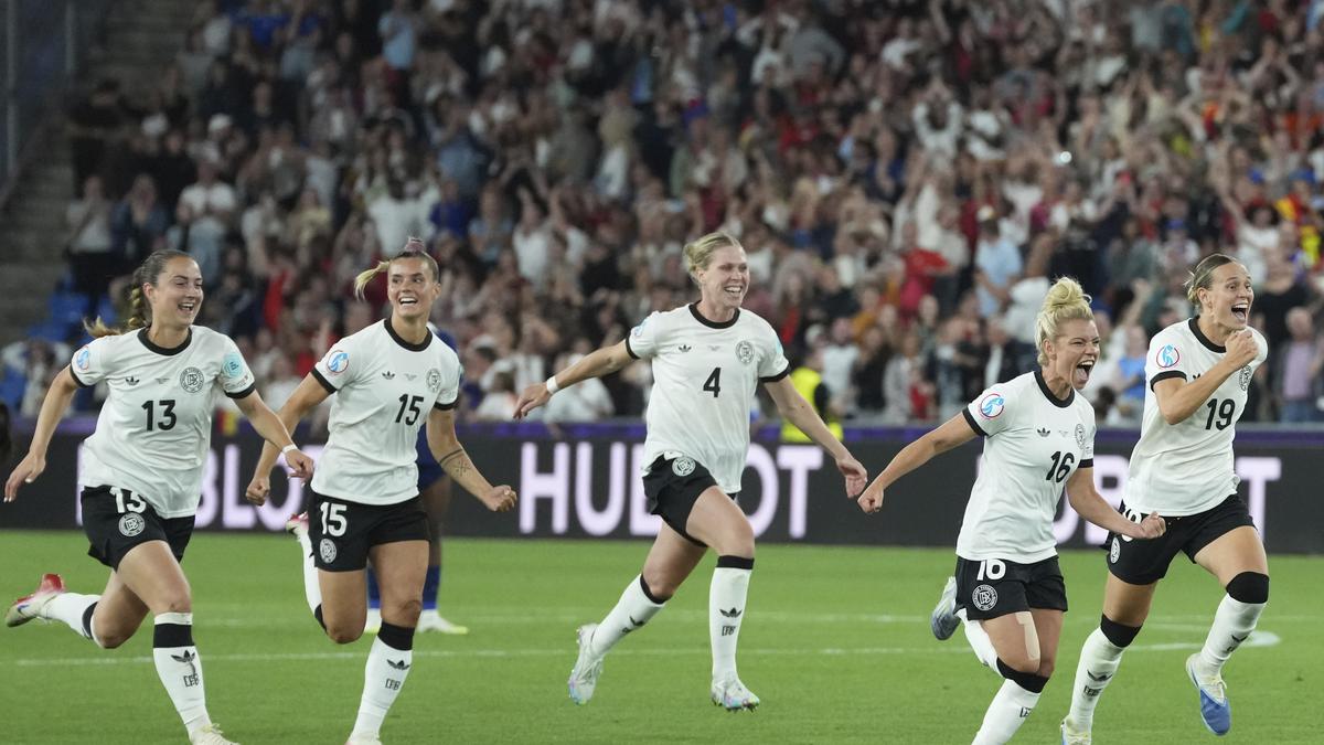 Jerman Lolos Semifinal Euro Wanita 2025 Secara Heroik! Singkirkan Prancis Lewat Adu Penalti Meski Kehilangan Satu Pemain