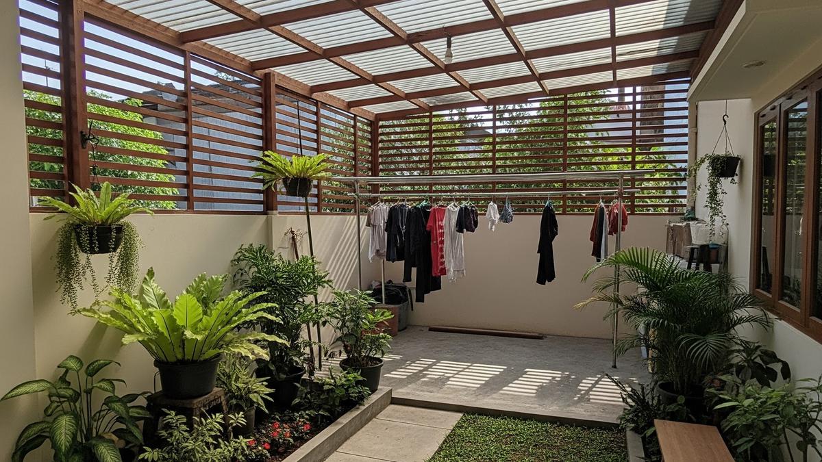 Inspirasi Atap Transparan buat Area Jemuran Minimalis, Fungsional dan Estetik