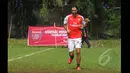 Legenda Arsenal, Robert Pires ikut ambil bagian pada Arsenal Football Marathon di International Sport Club of Indonesia, Ciputat, Sabtu (24/1/2015). (Liputan6.com/Herman Zakharia)