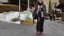 Di Swiss, Andien kenakan outfit hingga tiga lapis untuk menghalau dingin [instagram/andienaisyah]