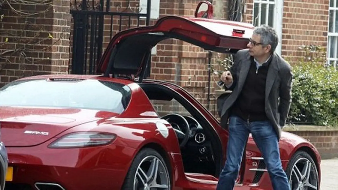 [OTO-News] Mr. Bean `Kikuk` Tunggangi Mobil Mewah Rp 3,7 M