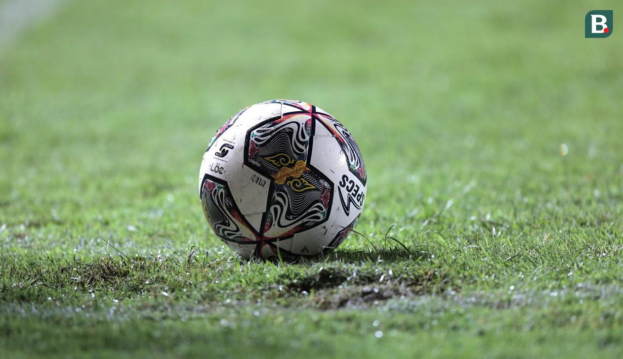 Stadion Pakansari sempat diguyur hujan sebelum laga Timnas Indonesia vs Malaysia. Jauh sebelum dipakai sebagai venue Grup B Kualifikasi Piala Asia U-17 2023, stadion tersebut kerap jadi sorotan. (Bola.com/Ikhwan Yanuar)