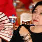  Ketua Umum PDIP Megawati Soekarnoputeri saat menghadiri sekolah partai di Wisma Kinasih, Jawa Barat, Selasa (21/7/2015). Dalam kesempatan itu, Megawati memuji setinggi langit kinerja Risma, Walikota Surabaya. (Liputan6.com/Helmi Afandi)