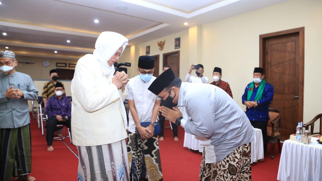 Menteri Agama (Menag) Yaqut Cholil Qoumas menemui para kiai.