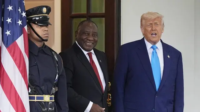 Presiden Donald Trump saat bertemu dengan Presiden Afrika Selatan Cyril Ramaphosa di Ruang Oval, Gedung Putih, Rabu, (21/5/2025).