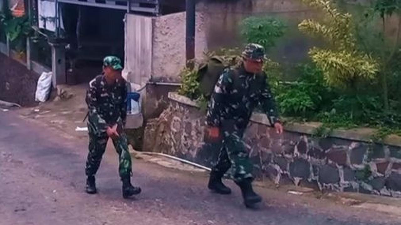 Prajurit TNI Lakukan Long March