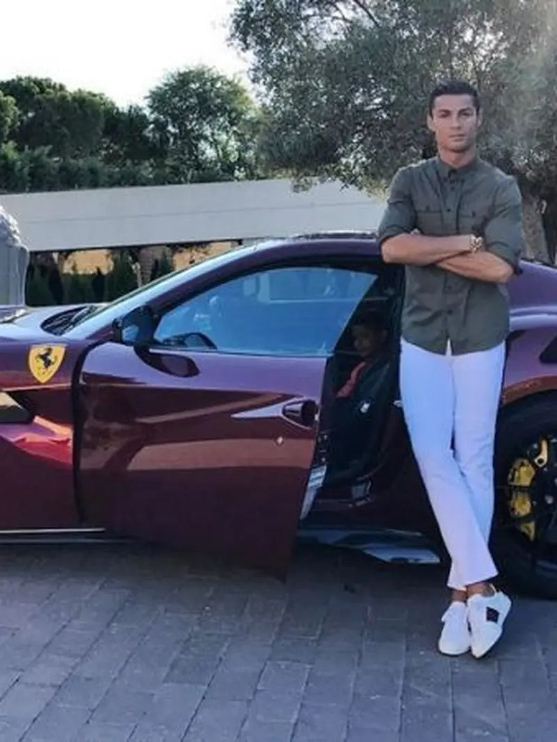 Mobil mewah CR7