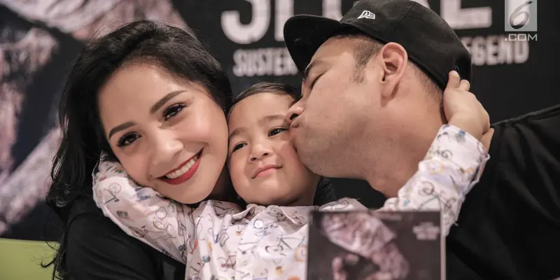 Melihat Kedekatan Raffi Ahmad - Nagita Slavina Bersama Si Buah Hati