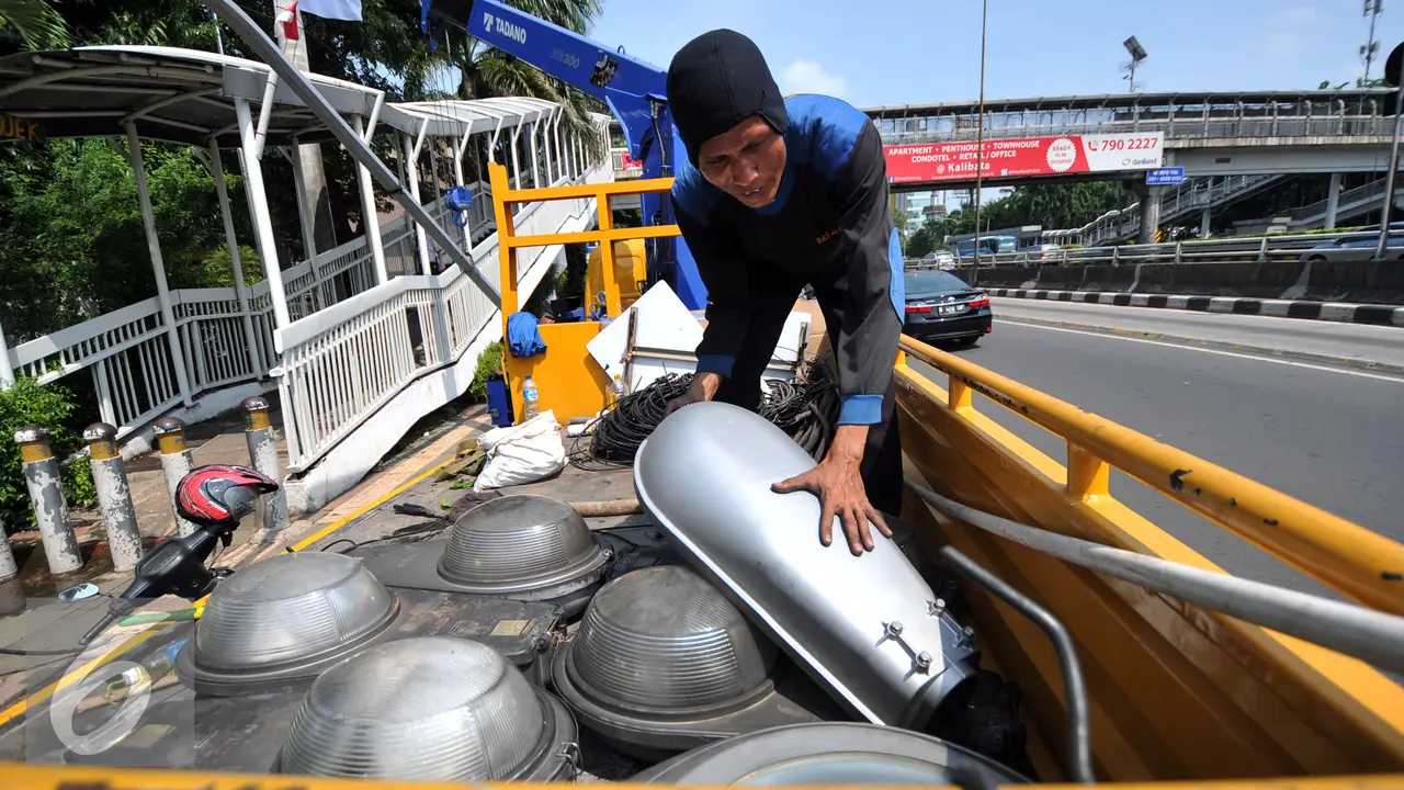 20151229-Lampu-PJU-Jakarta-YR